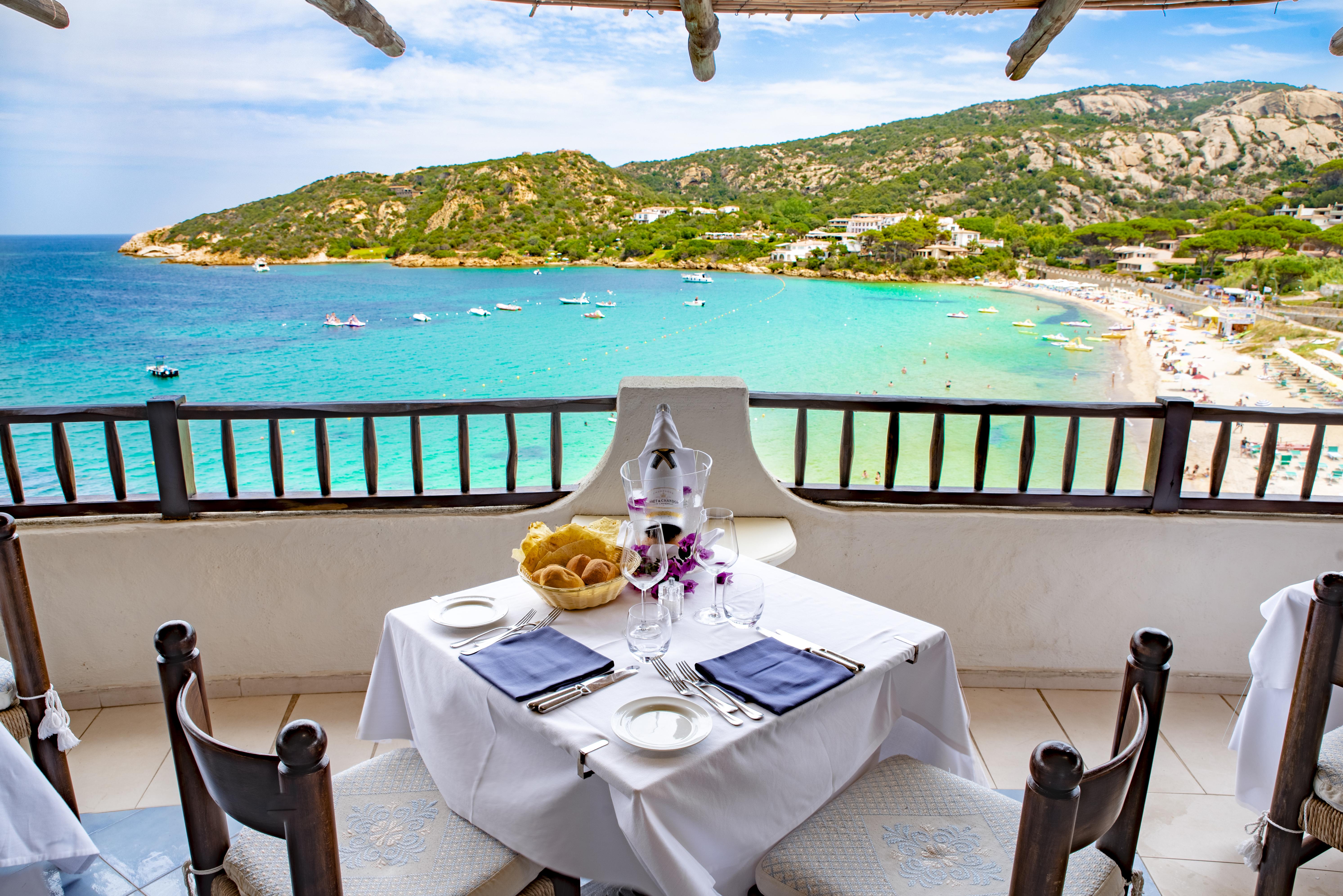 Club Hotel Baja Sardinia Esterno foto