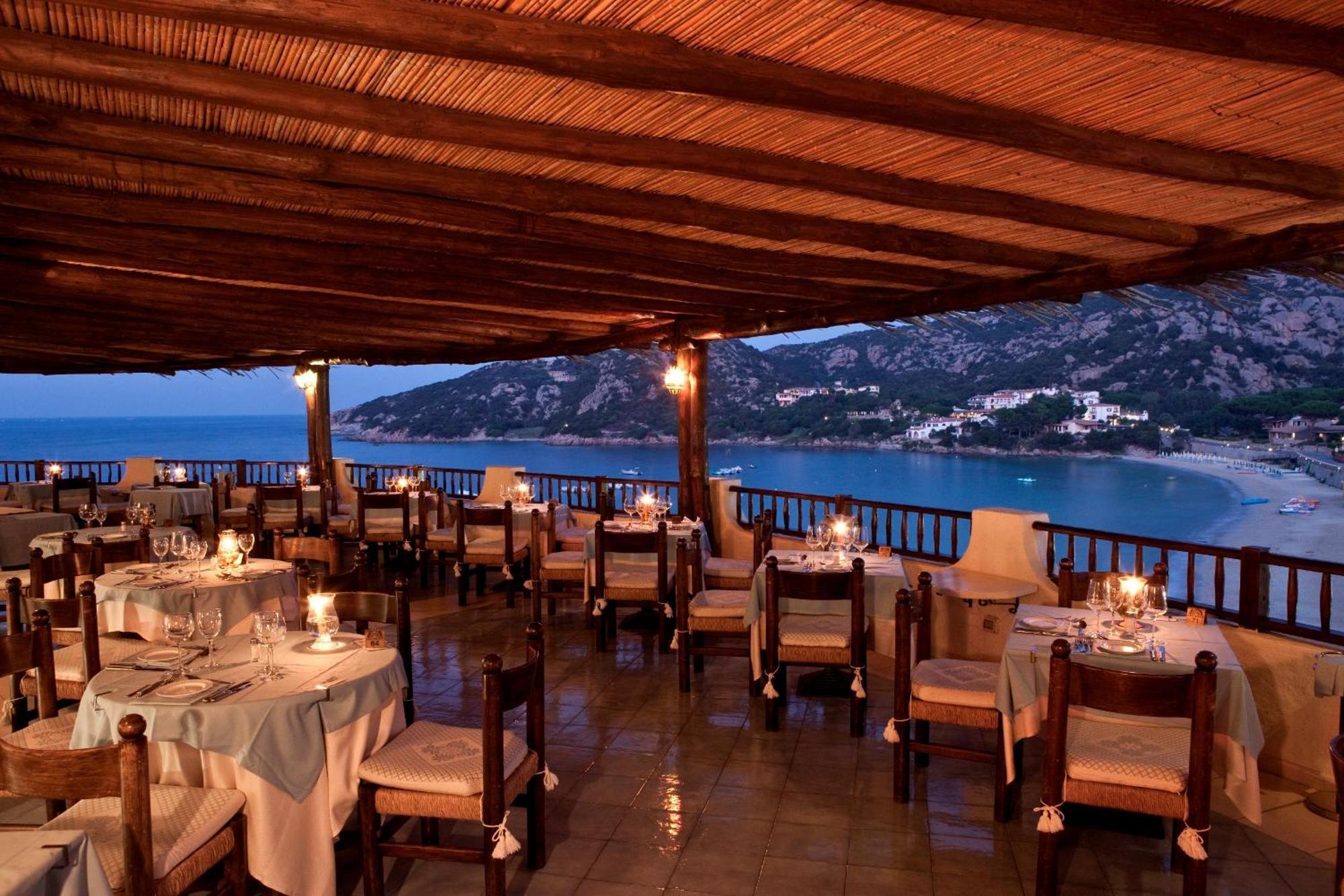 Club Hotel Baja Sardinia Esterno foto