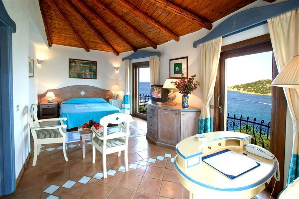 Club Hotel Baja Sardinia Esterno foto