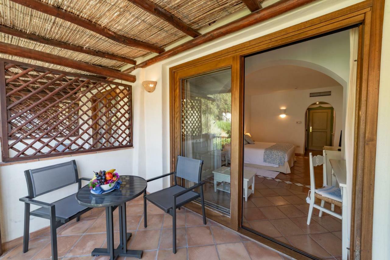 Club Hotel Baja Sardinia Esterno foto
